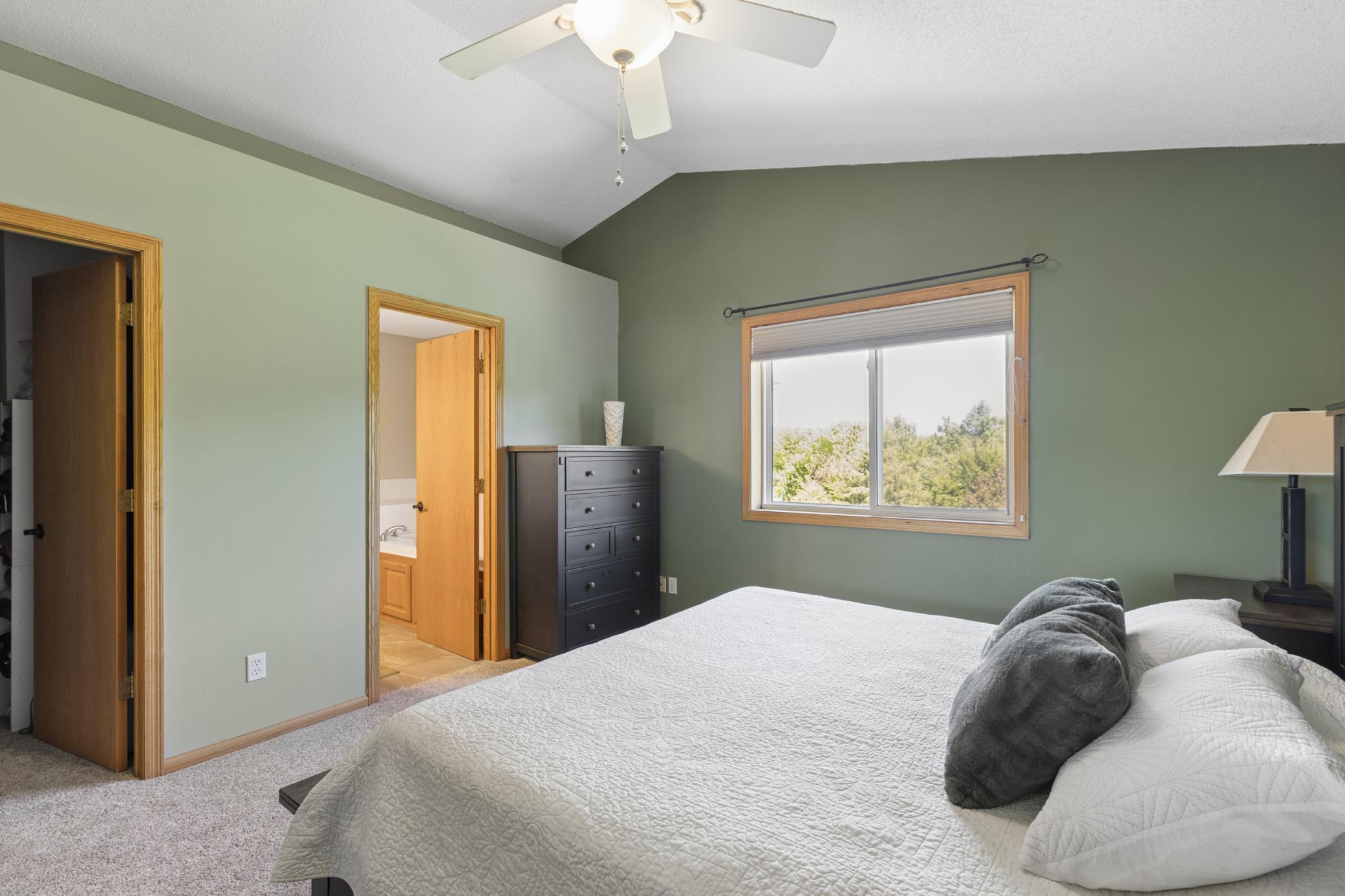 10106 Fernwood Lane N