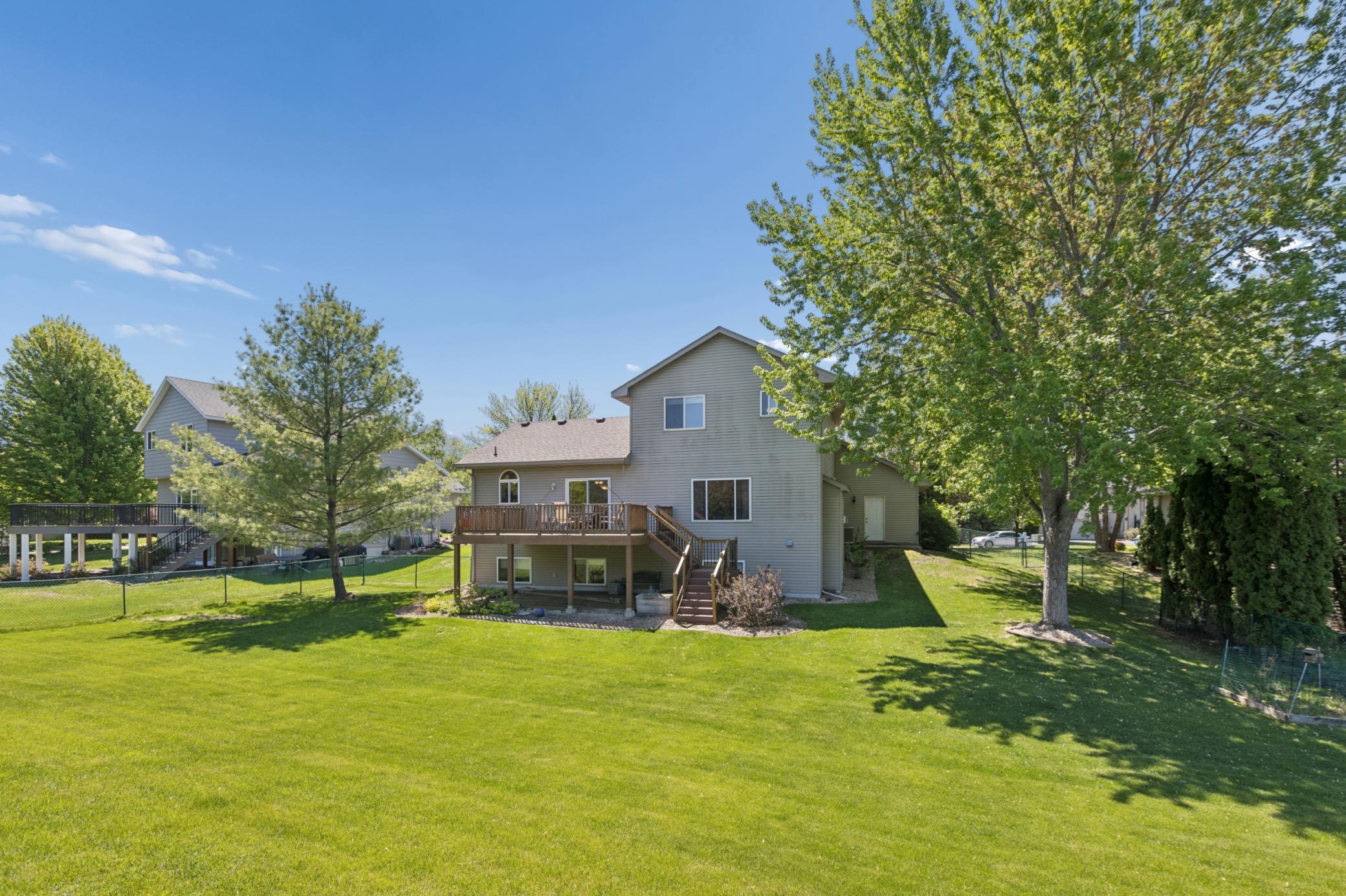 10106 Fernwood Lane N