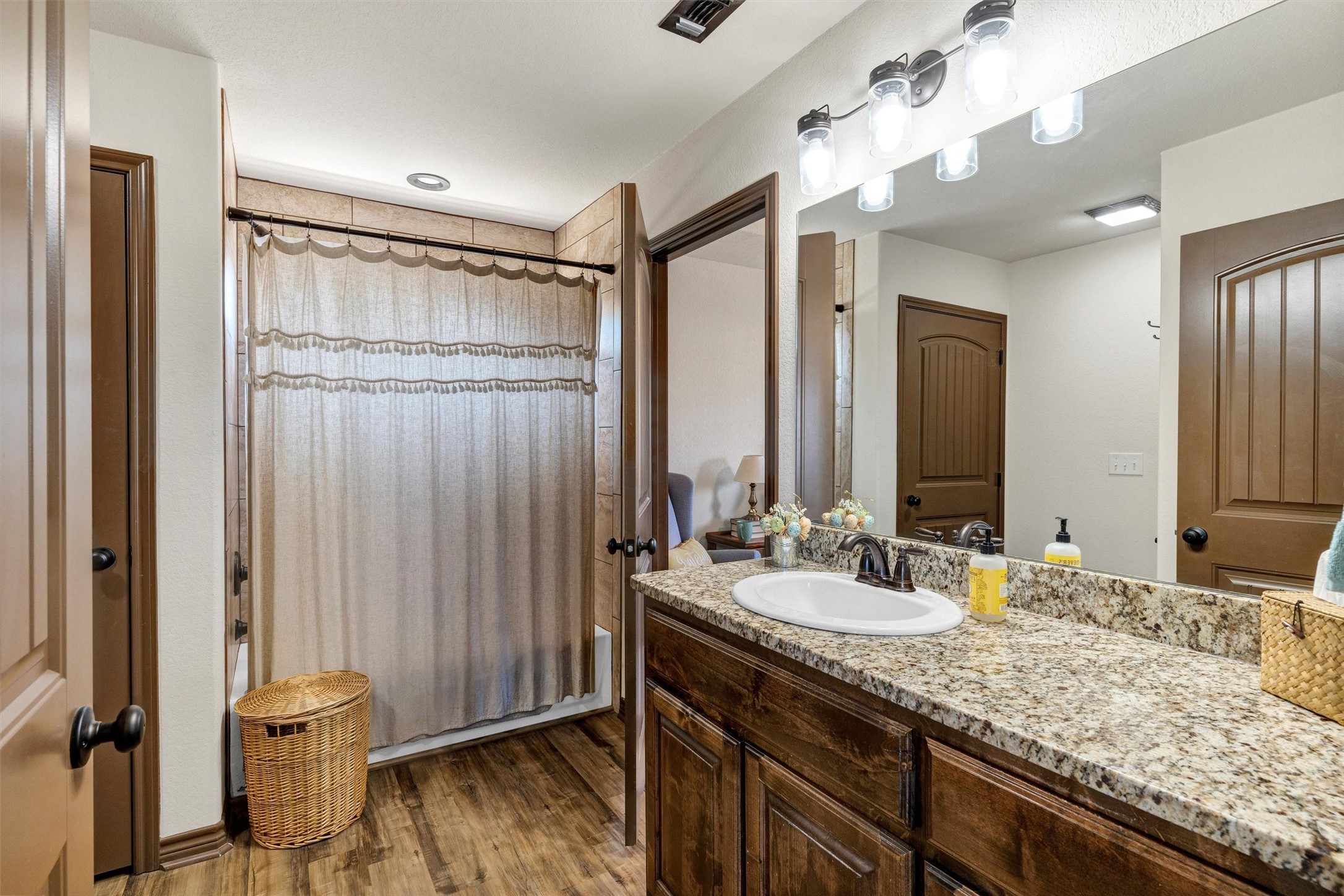 2228 Comet Trail