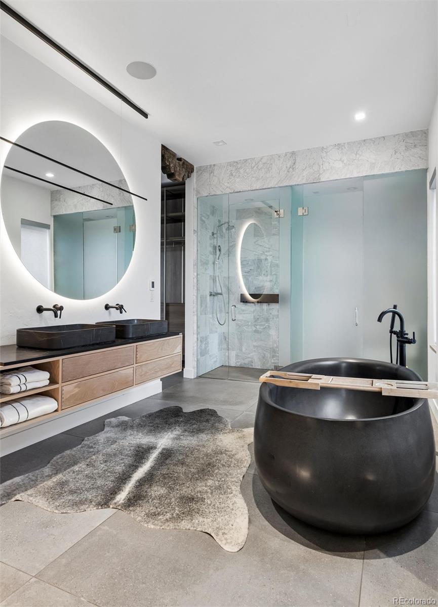 3701 Jason Street Unit: 4