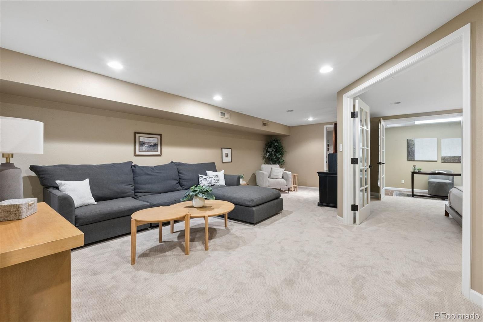 498 Columbine Street Unit: 9