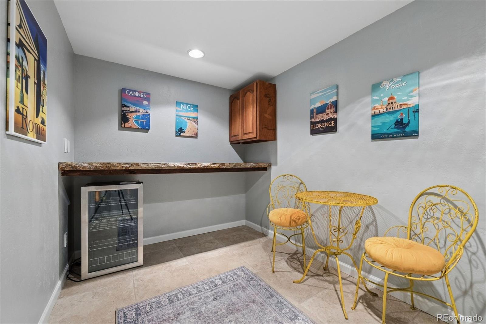 498 Columbine Street Unit: 9