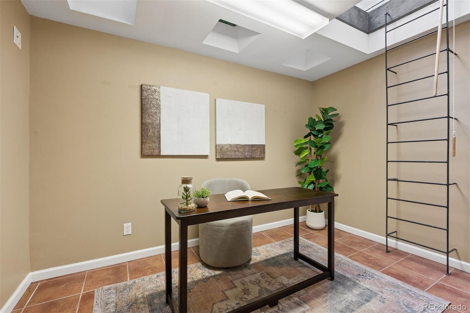 498 Columbine Street Unit: 9