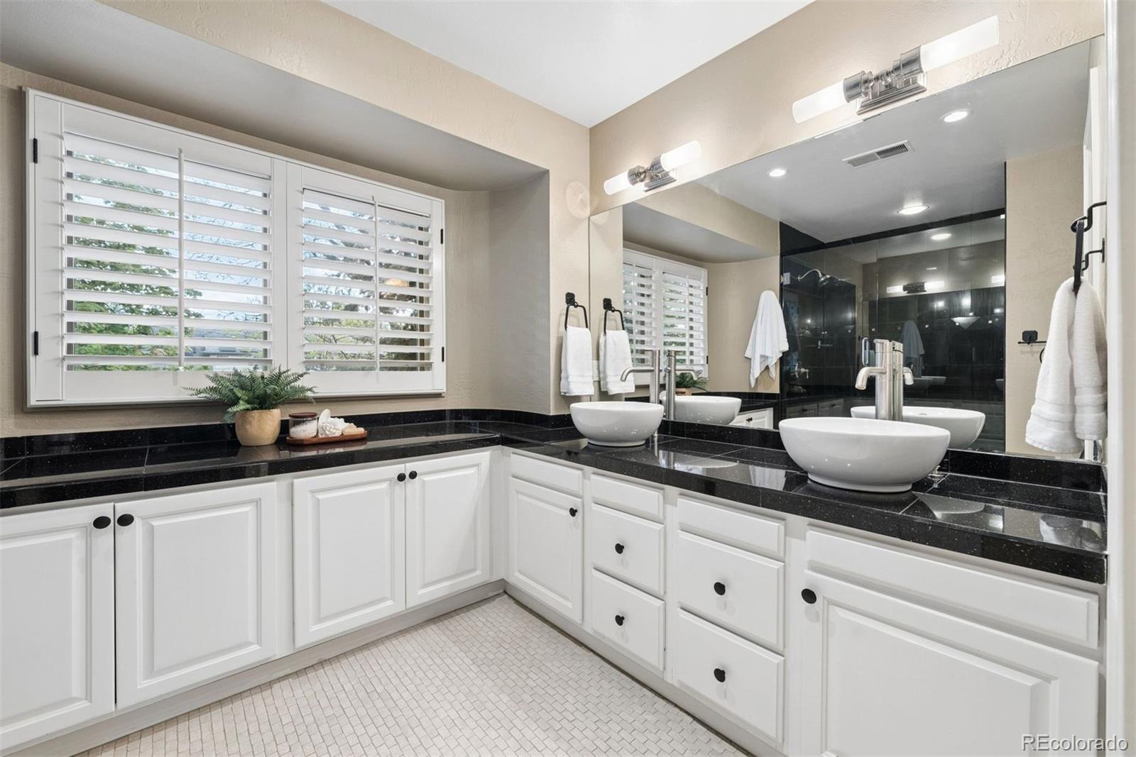498 Columbine Street Unit: 9