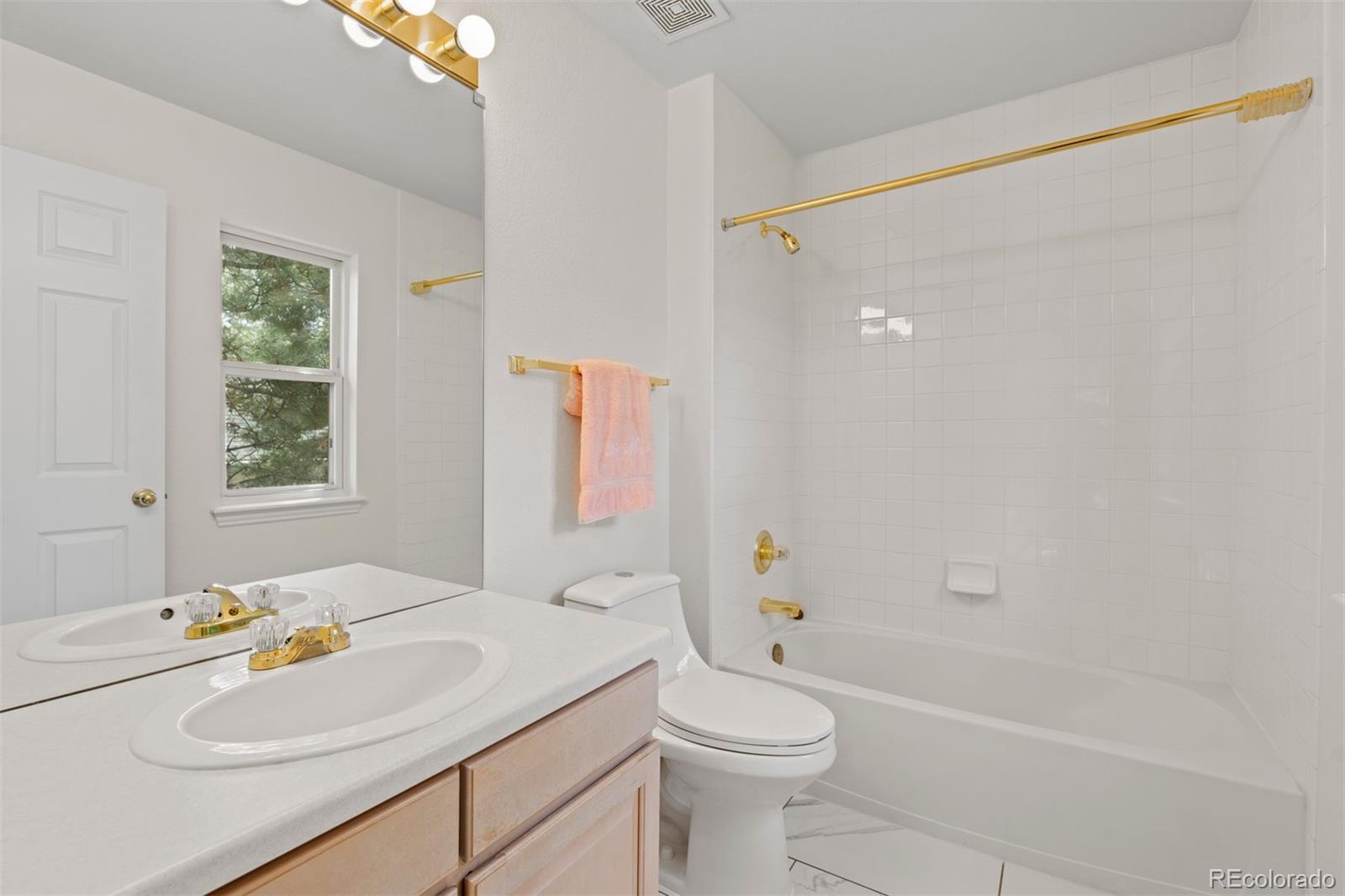 1011 S Valentia Street Unit: 97