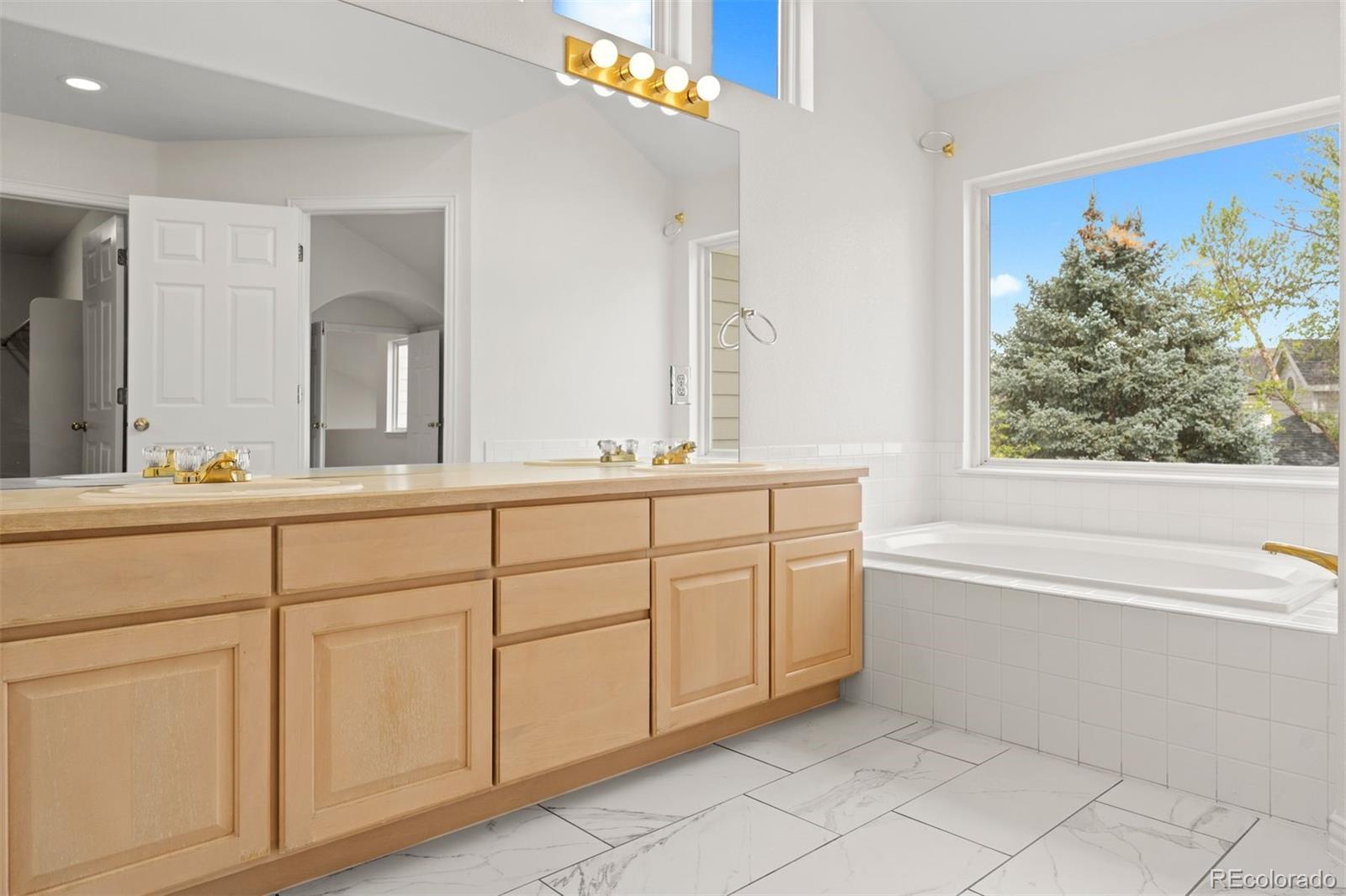 1011 S Valentia Street Unit: 97