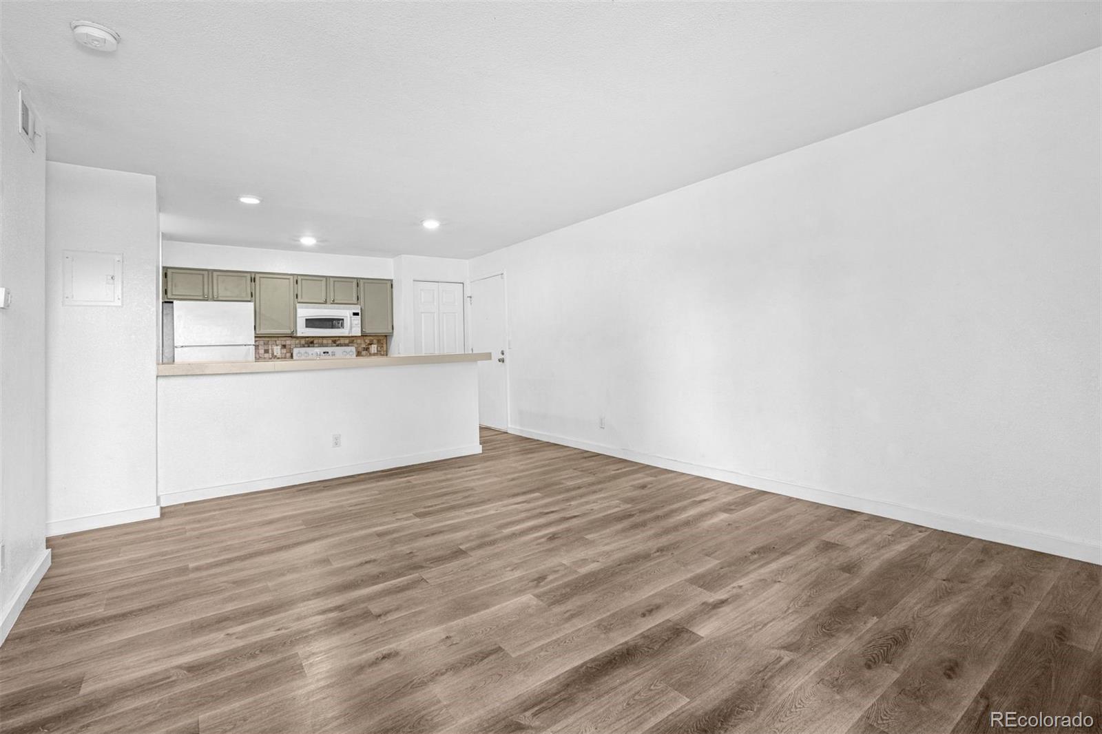 4899 S Dudley Street Unit: 7E