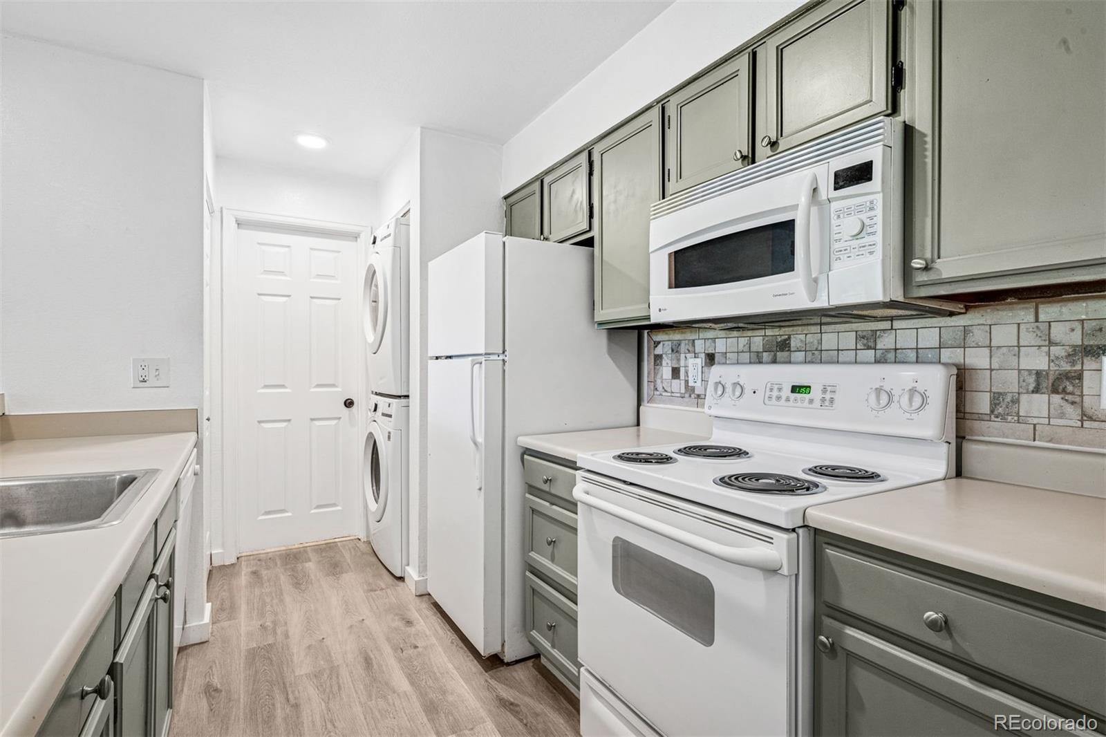 4899 S Dudley Street Unit: 7E