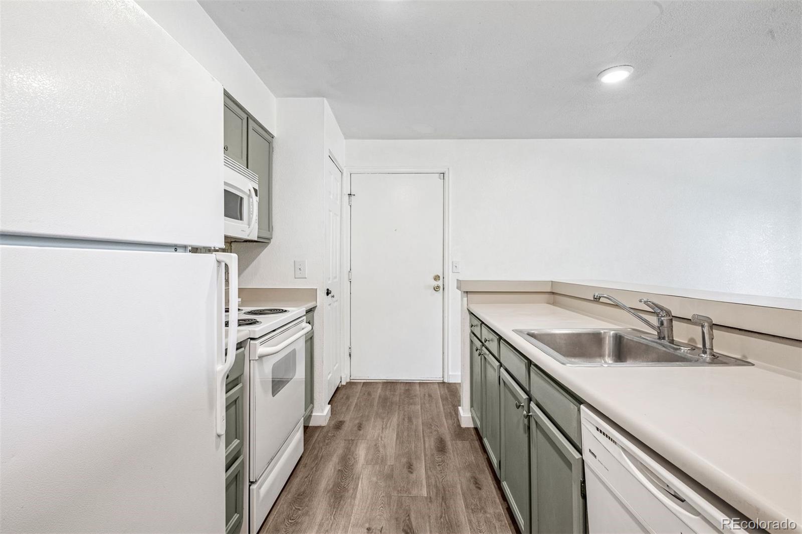 4899 S Dudley Street Unit: 7E