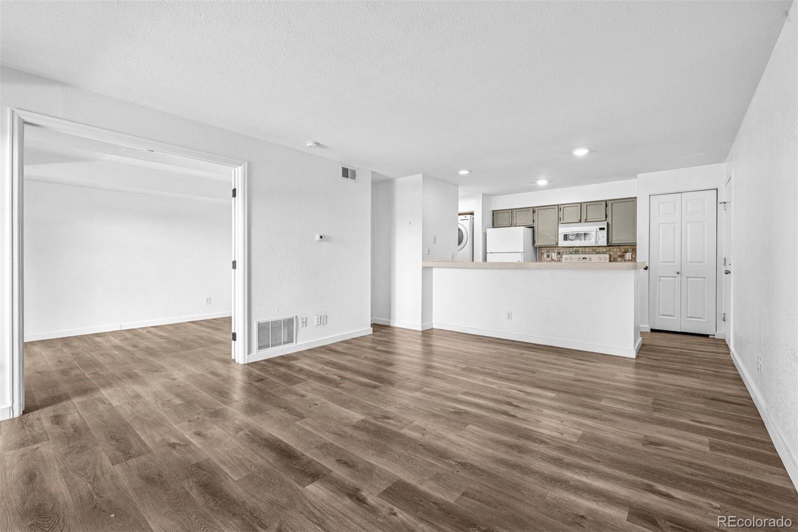 4899 S Dudley Street Unit: 7E