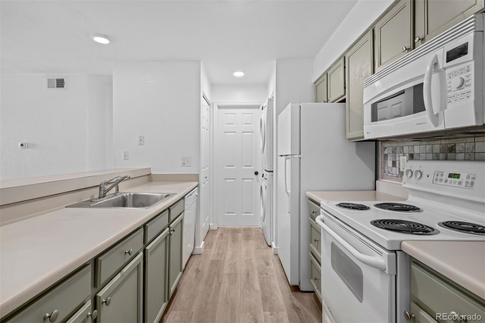 4899 S Dudley Street Unit: 7E