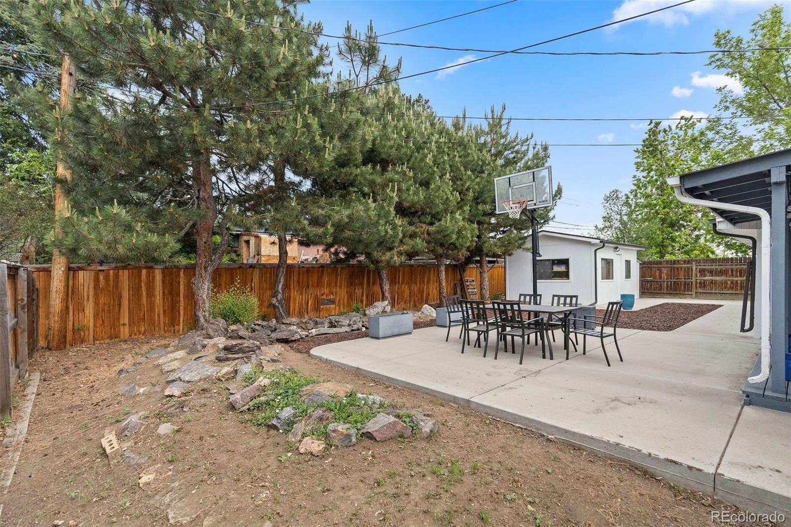 141 S Saulsbury Street
