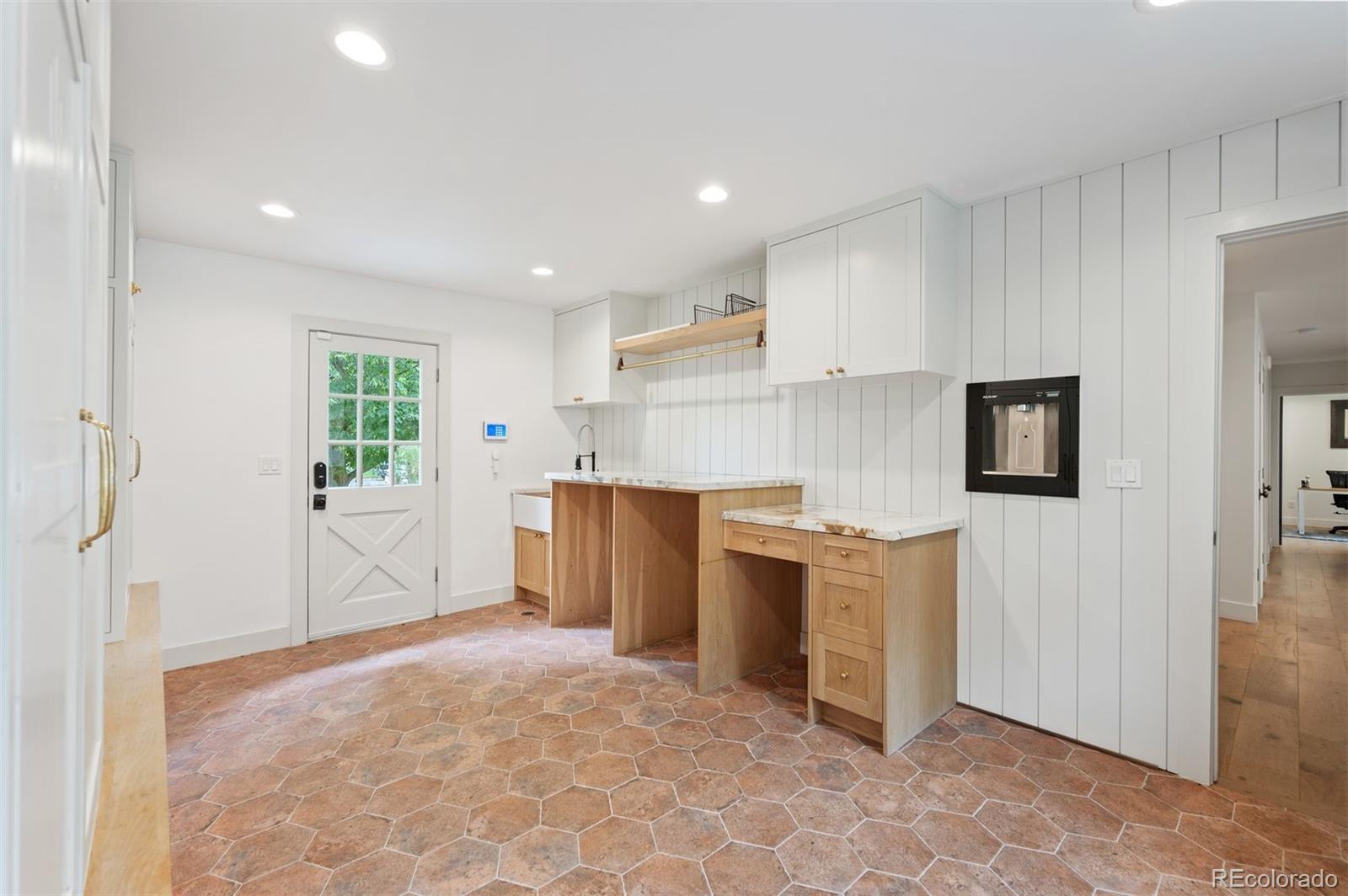 4951 W Ottawa Avenue