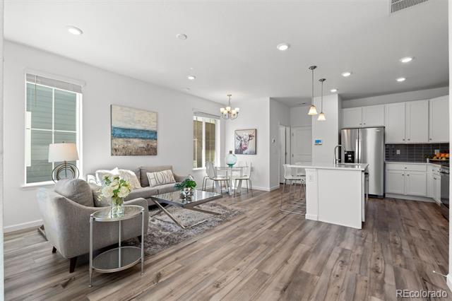 1998 S Poplar Court