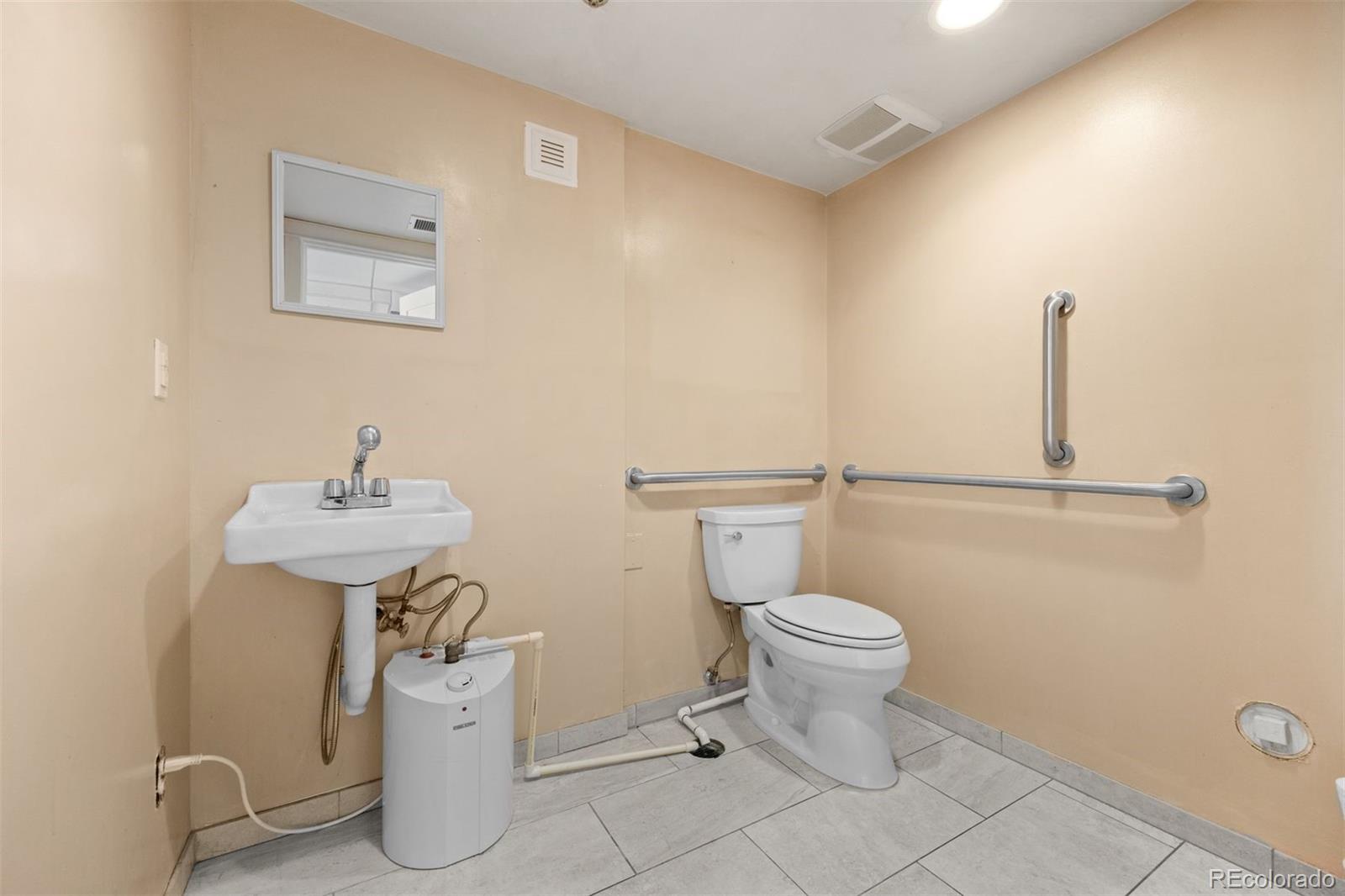 2700 E Louisiana Avenue Unit: 103