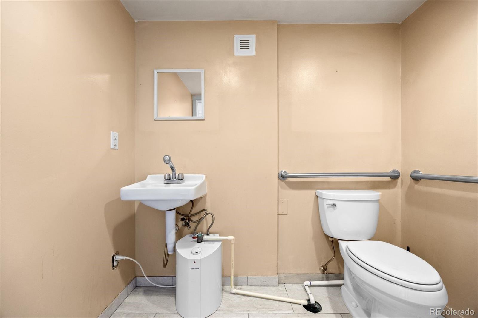 2700 E Louisiana Avenue Unit: 103