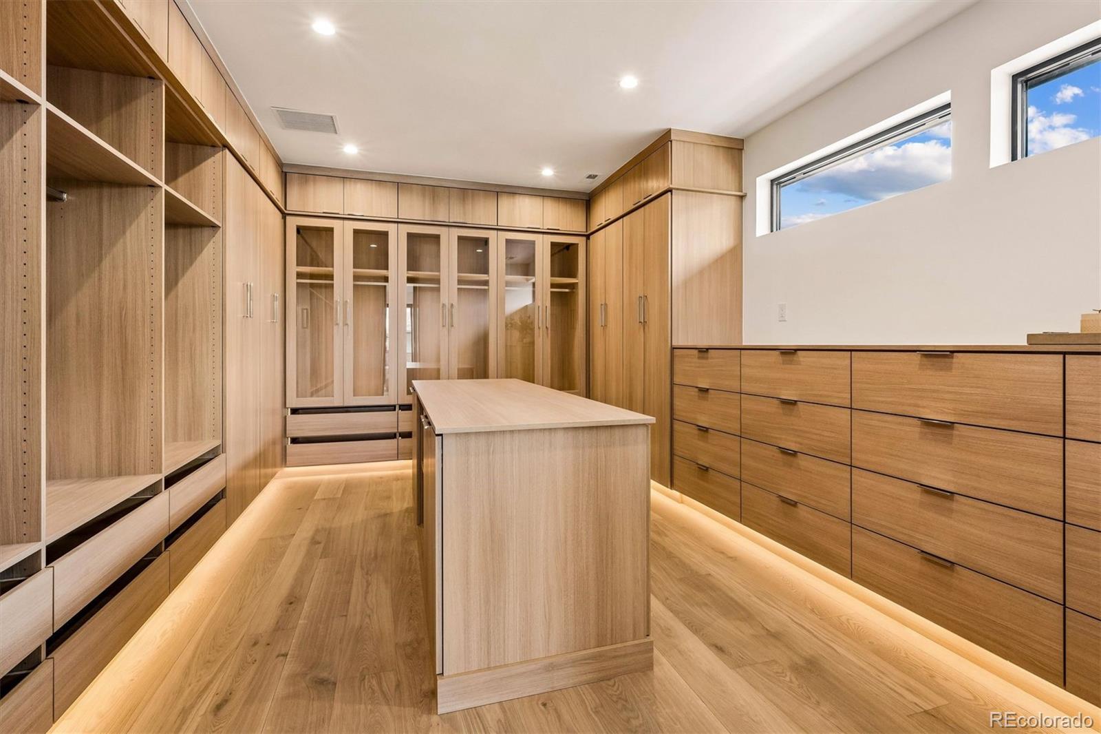 2620 E Cedar Avenue