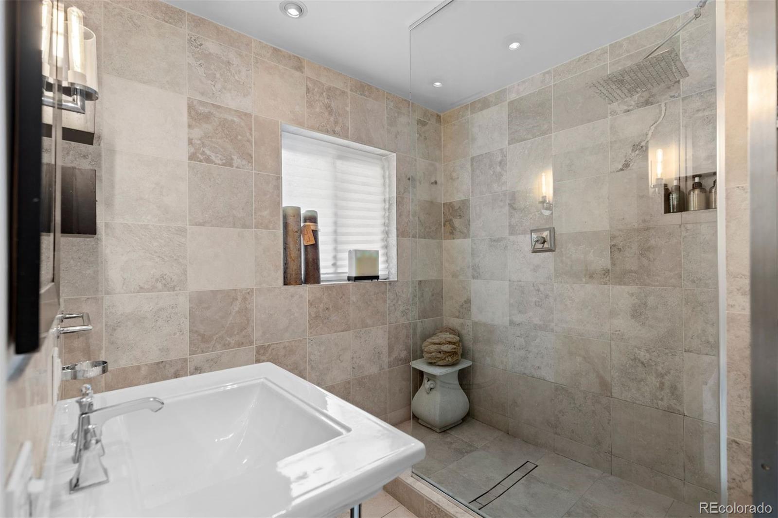 2510 N Monaco St Pkwy