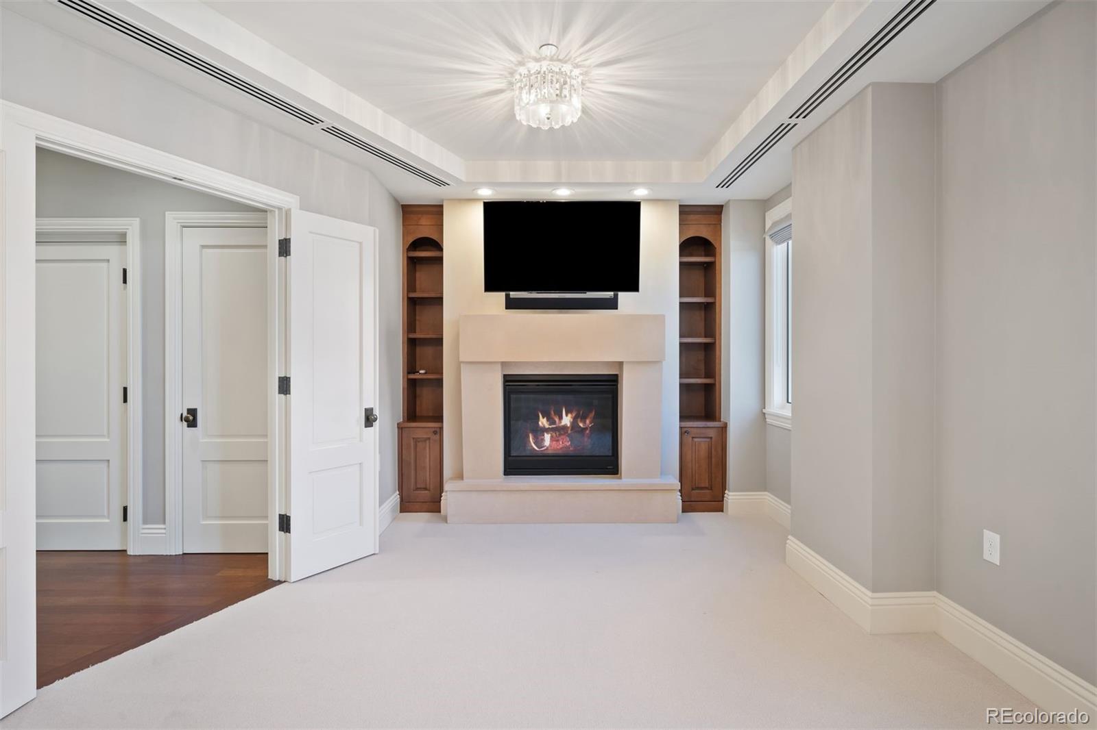 105 N Fillmore Street Unit: 203