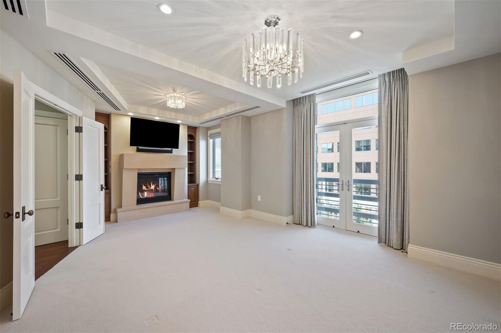 105 N Fillmore Street Unit: 203