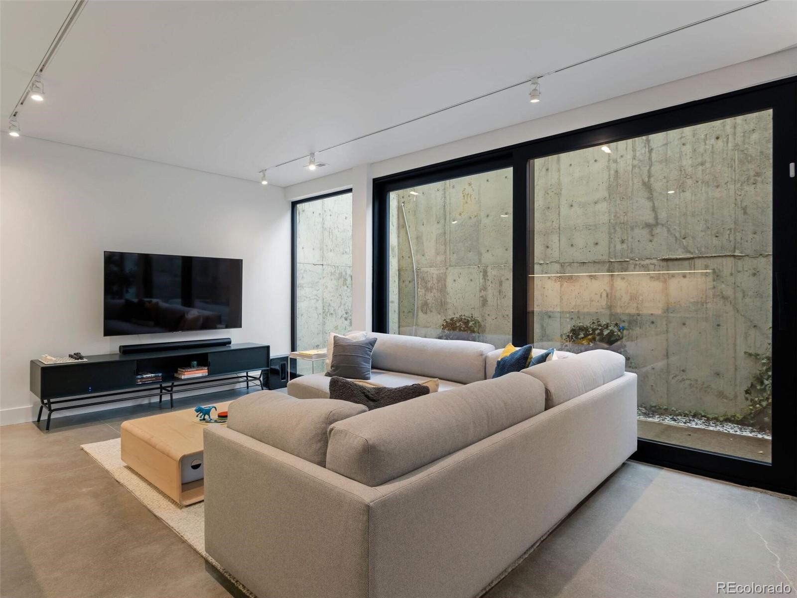 3115 N Humboldt Street