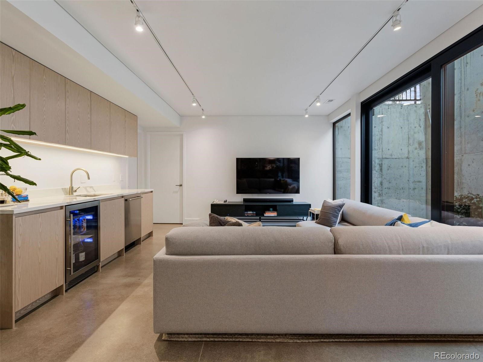 3115 N Humboldt Street