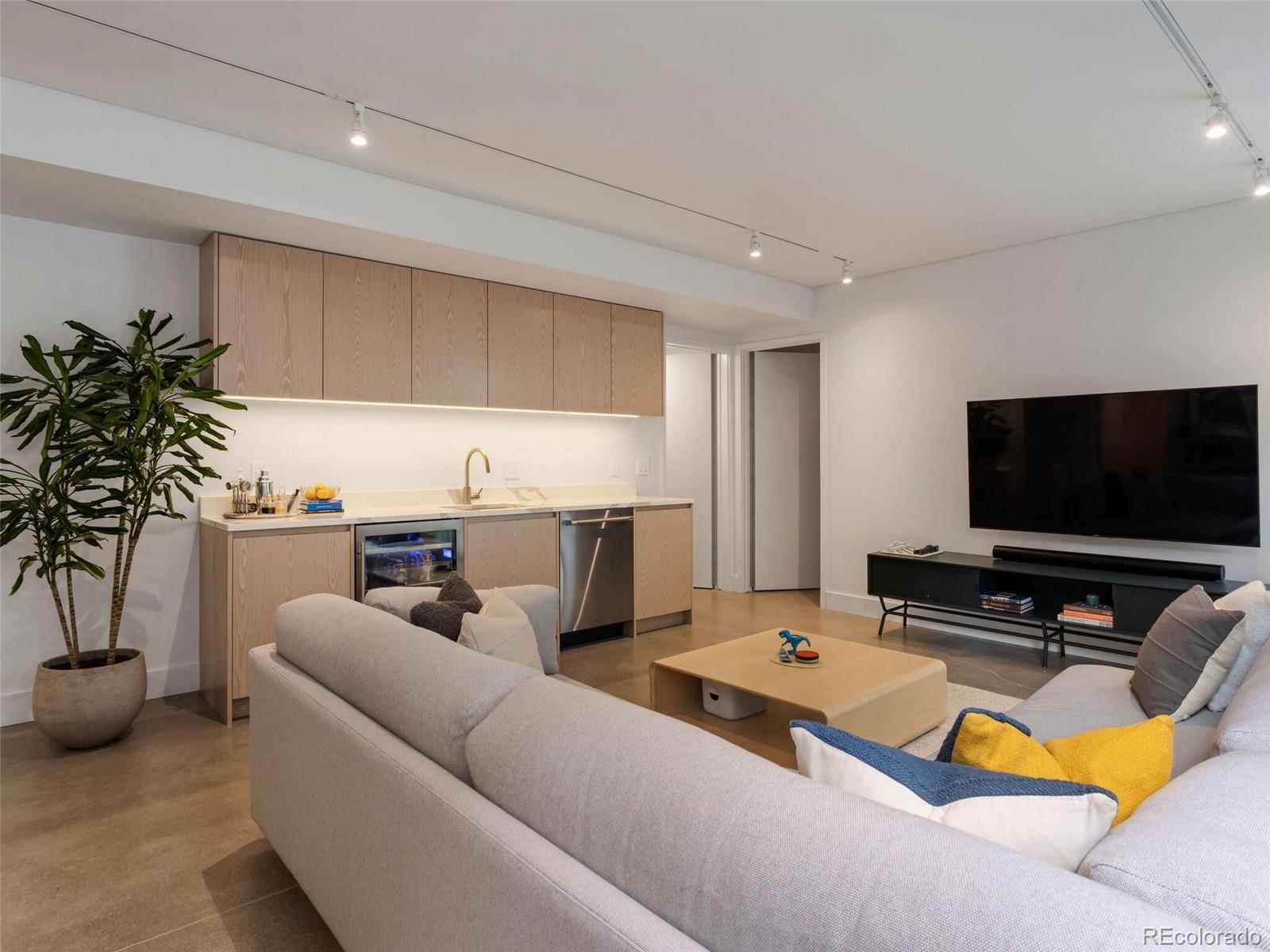 3115 N Humboldt Street