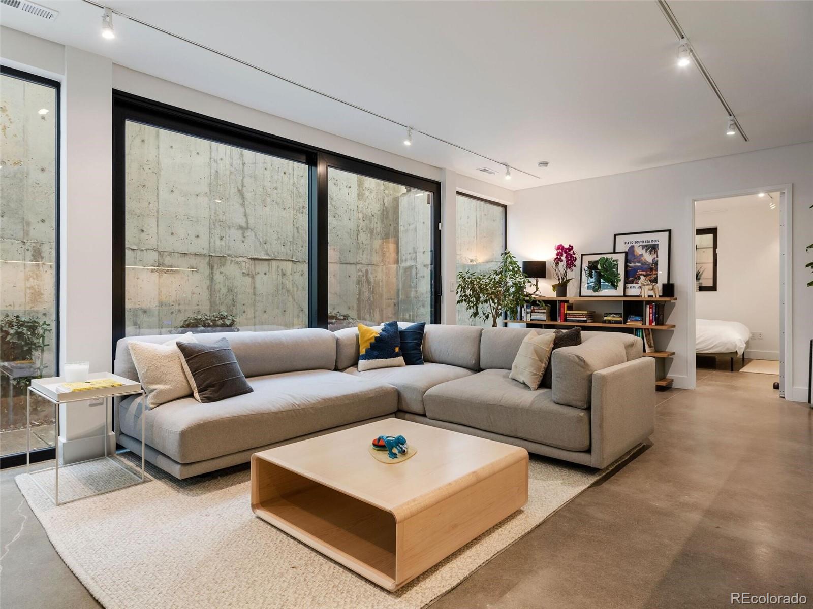 3115 N Humboldt Street