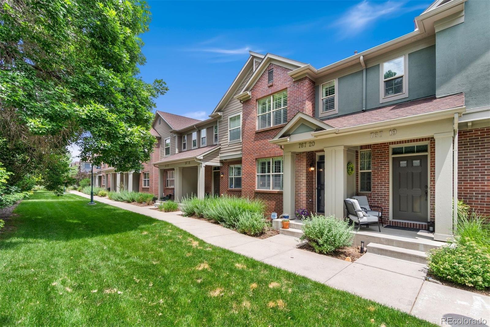 767 Roslyn Street Unit: 20