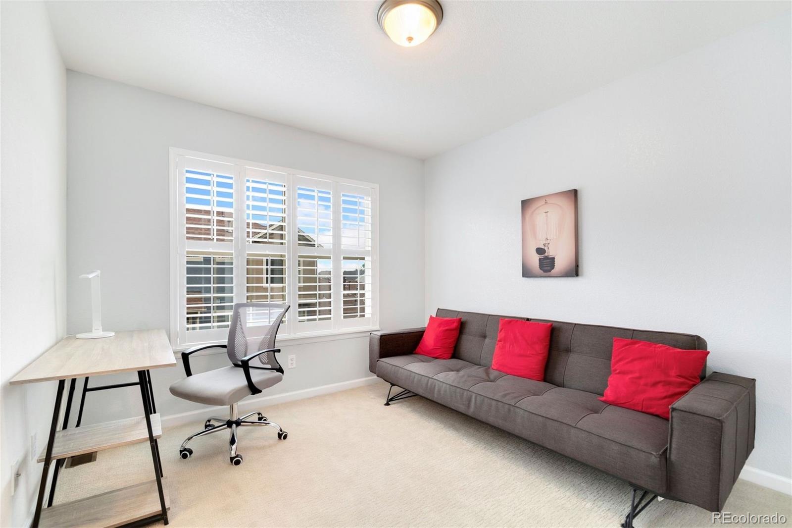 767 Roslyn Street Unit: 20