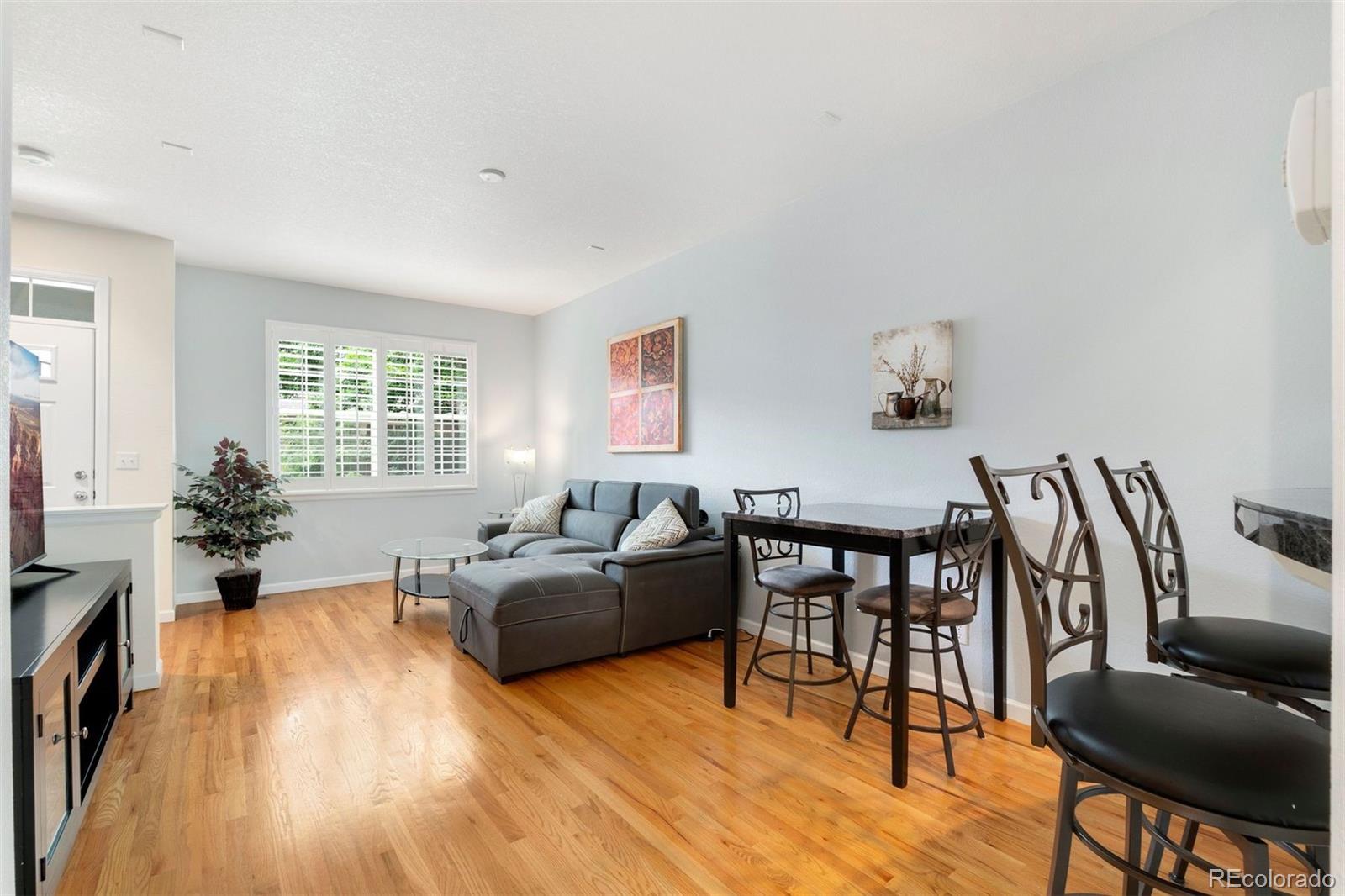 767 Roslyn Street Unit: 20