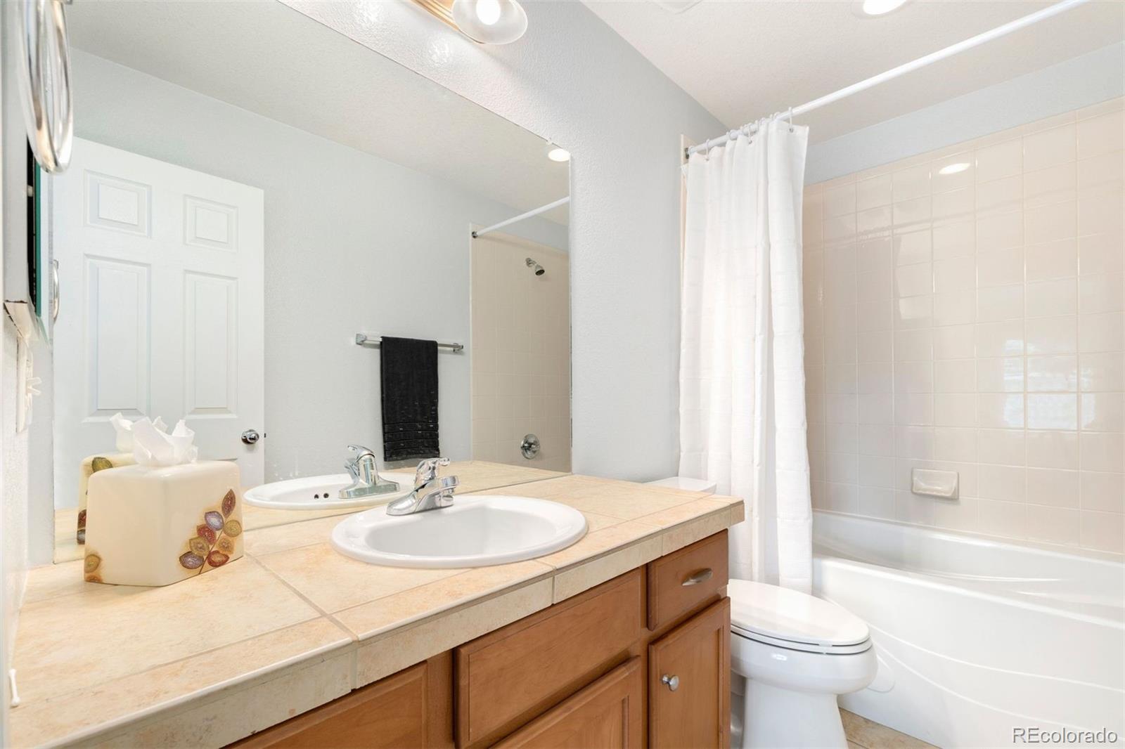 767 Roslyn Street Unit: 20