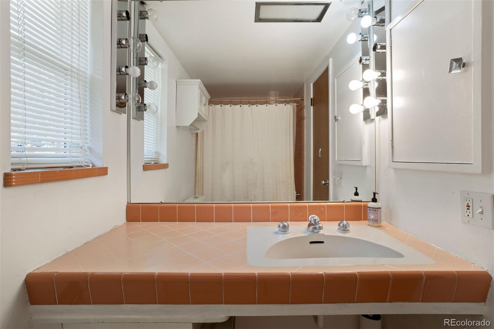 3435 E Virginia Avenue