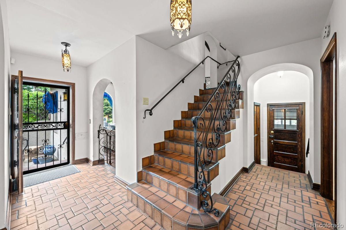 6 Ivy Lane