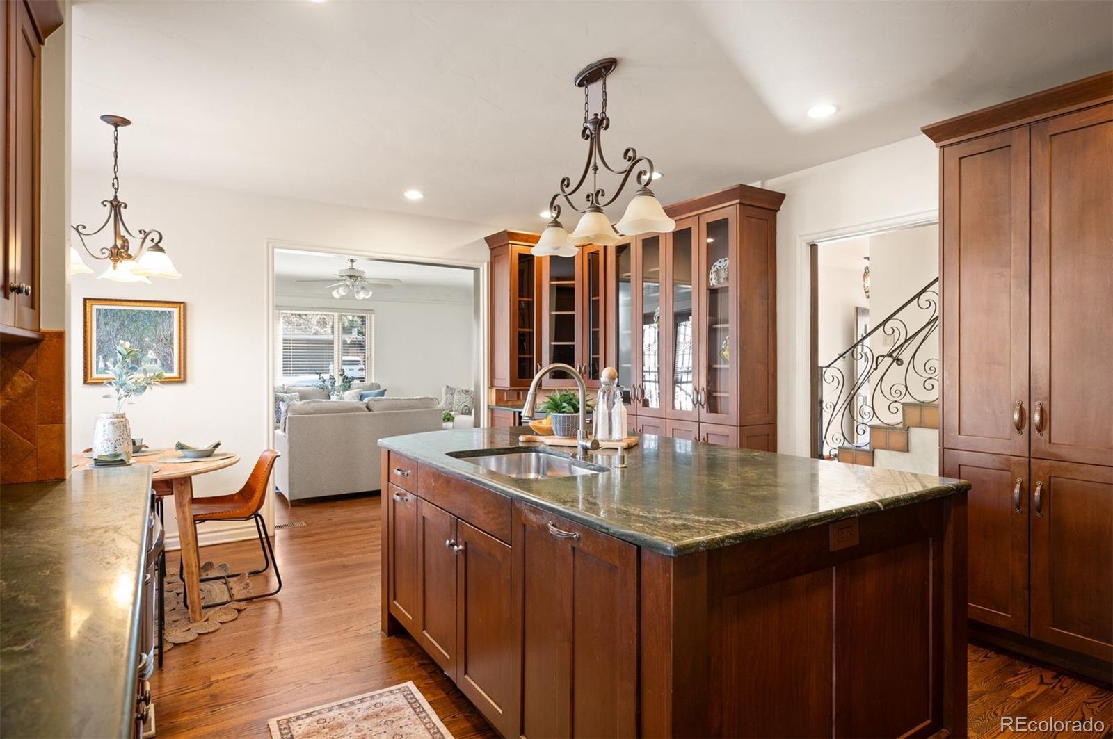6 Ivy Lane
