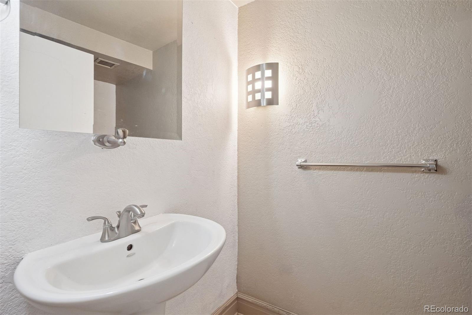 740 N Pearl Street Unit: 606