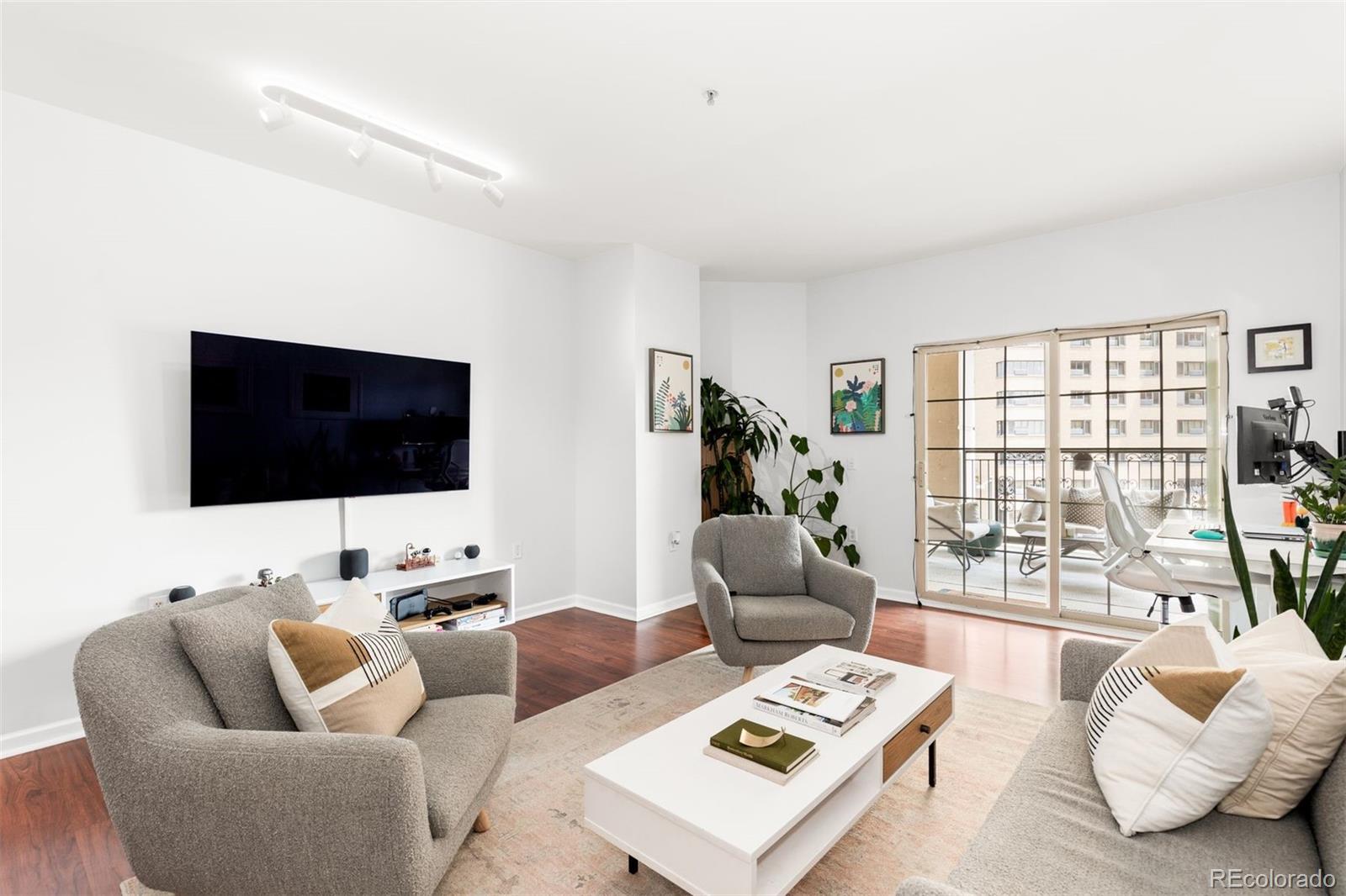 925 N Lincoln Street Unit: 4B