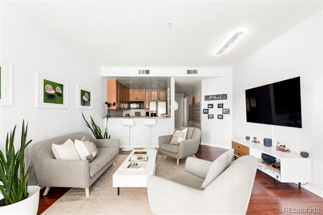 925 N Lincoln Street Unit: 4B