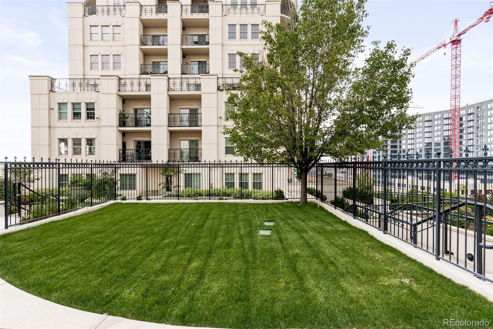 925 N Lincoln Street Unit: 4B
