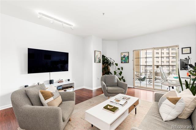 925 N Lincoln Street Unit: 4B