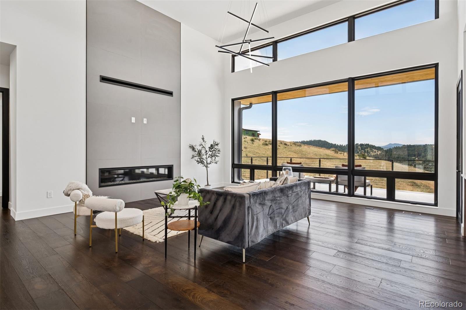 545 Strada Rossa Road