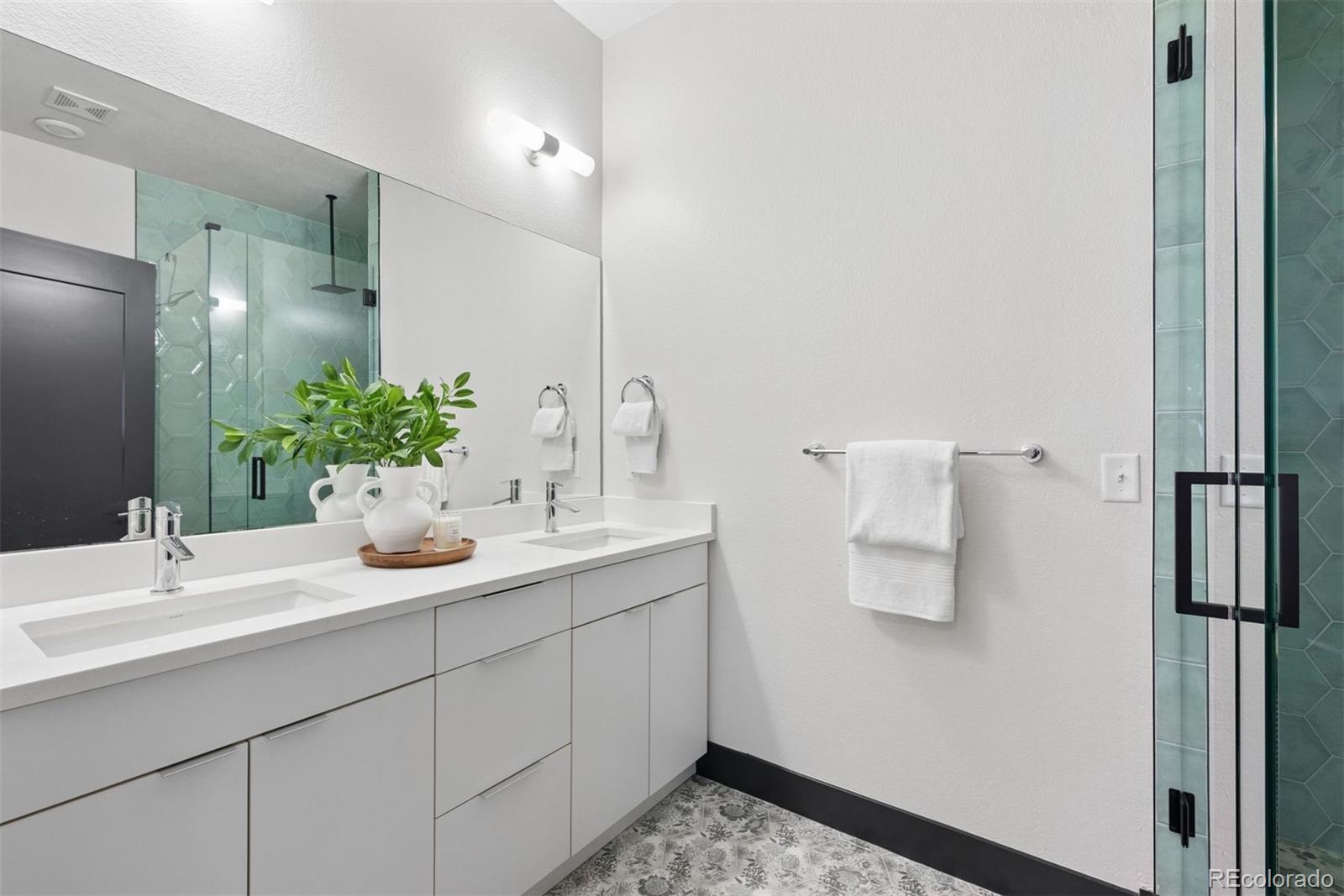 3855 E Cedar Avenue Unit: 206