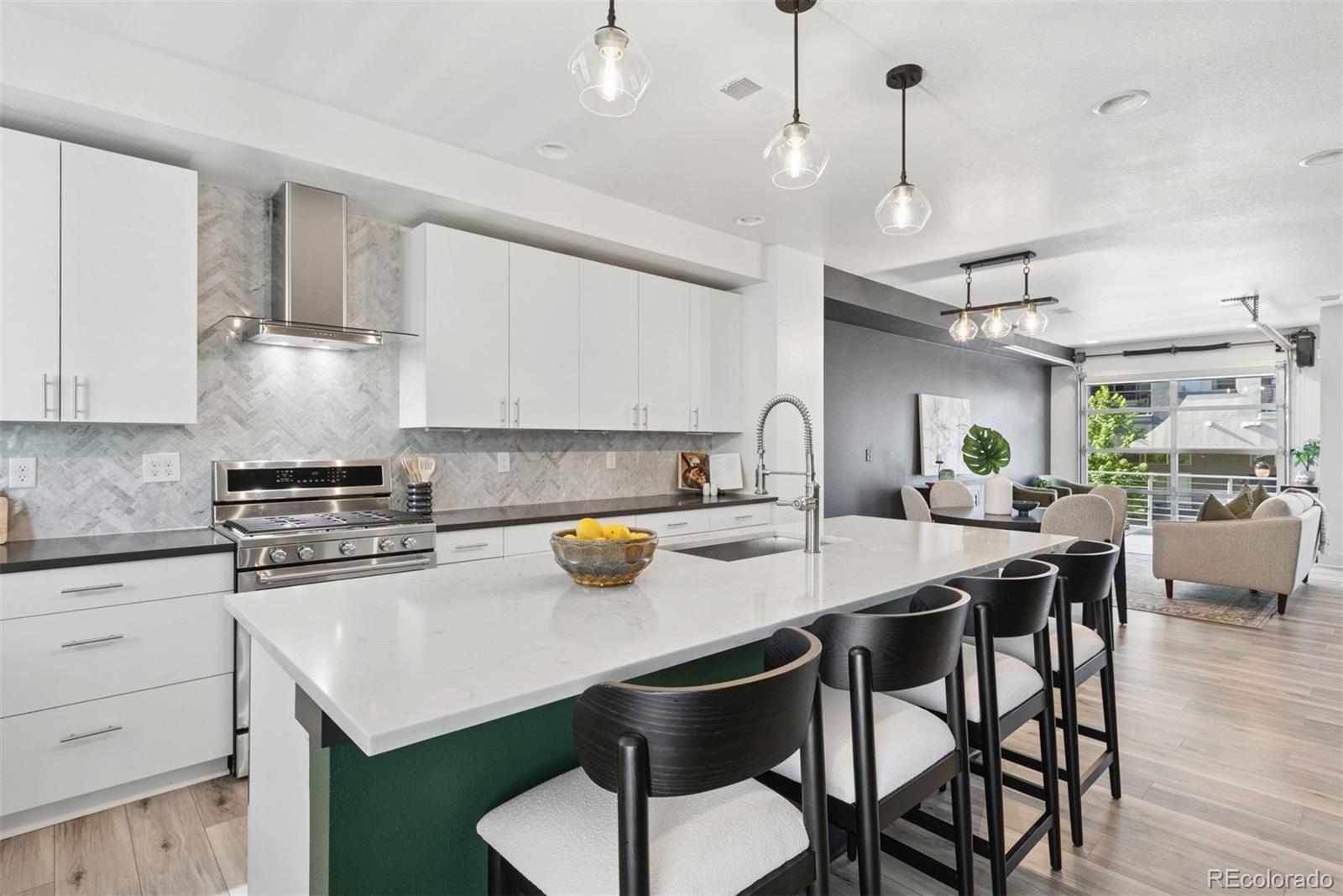 3855 E Cedar Avenue Unit: 206