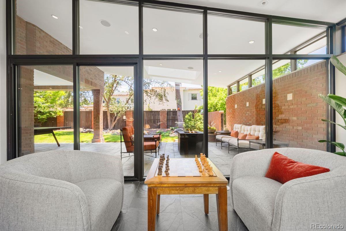 160 N Humboldt Street