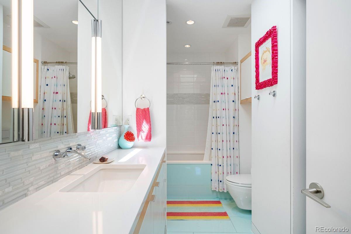 160 N Humboldt Street