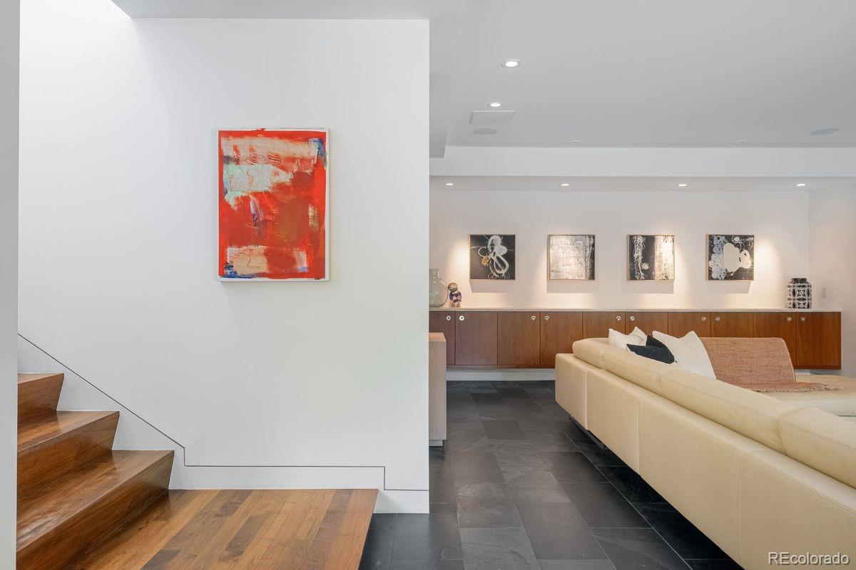 160 N Humboldt Street