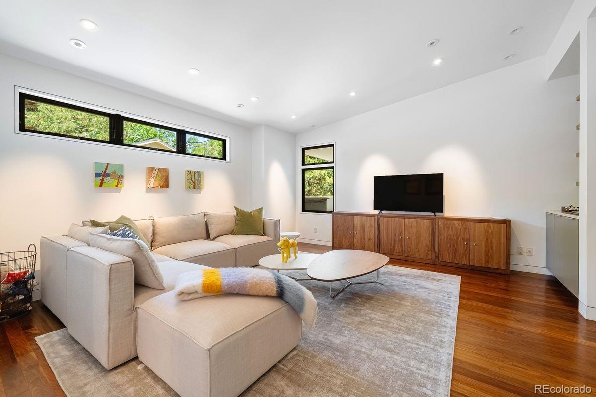 160 N Humboldt Street