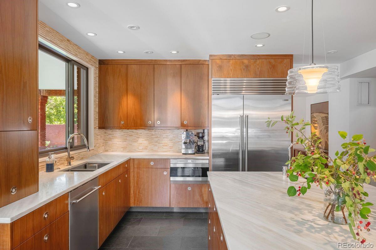 160 N Humboldt Street