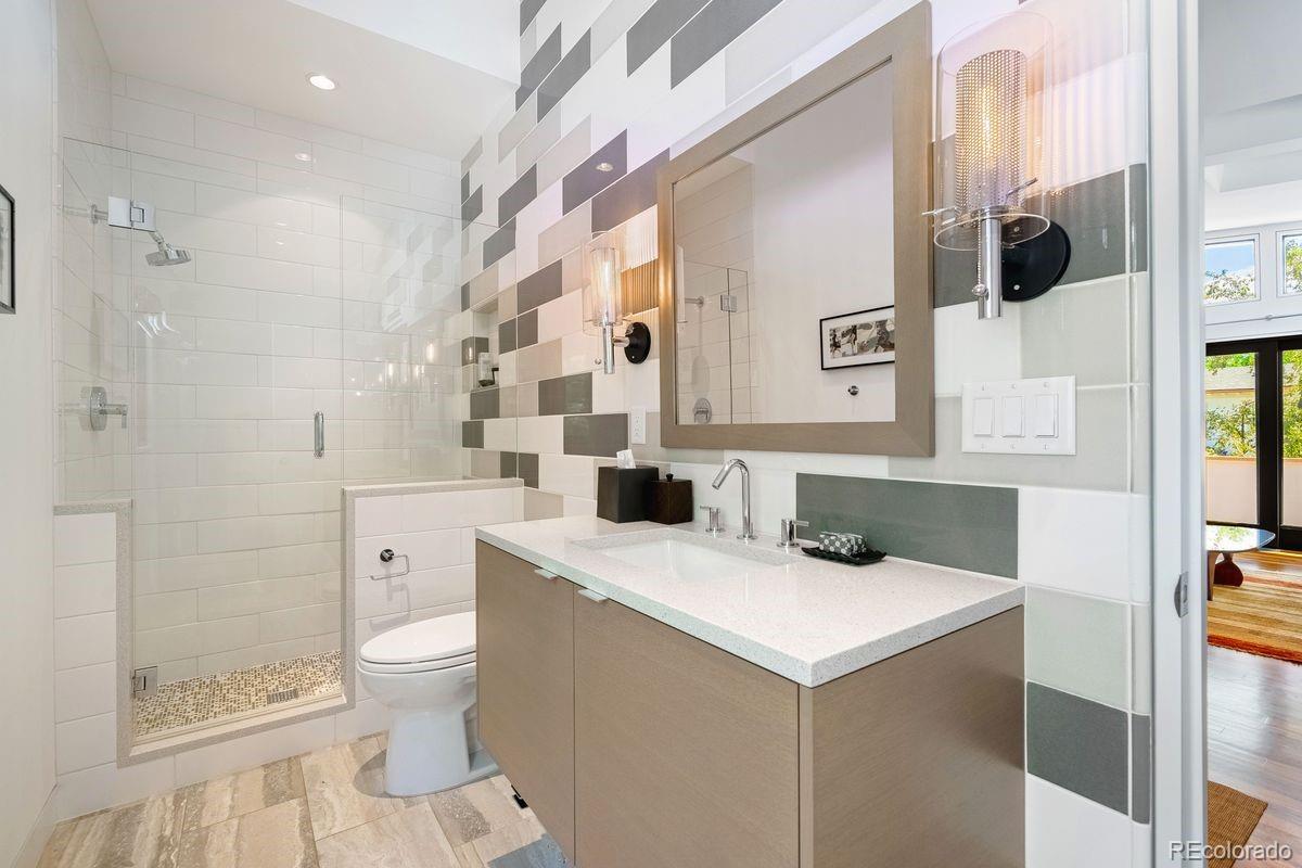 160 N Humboldt Street