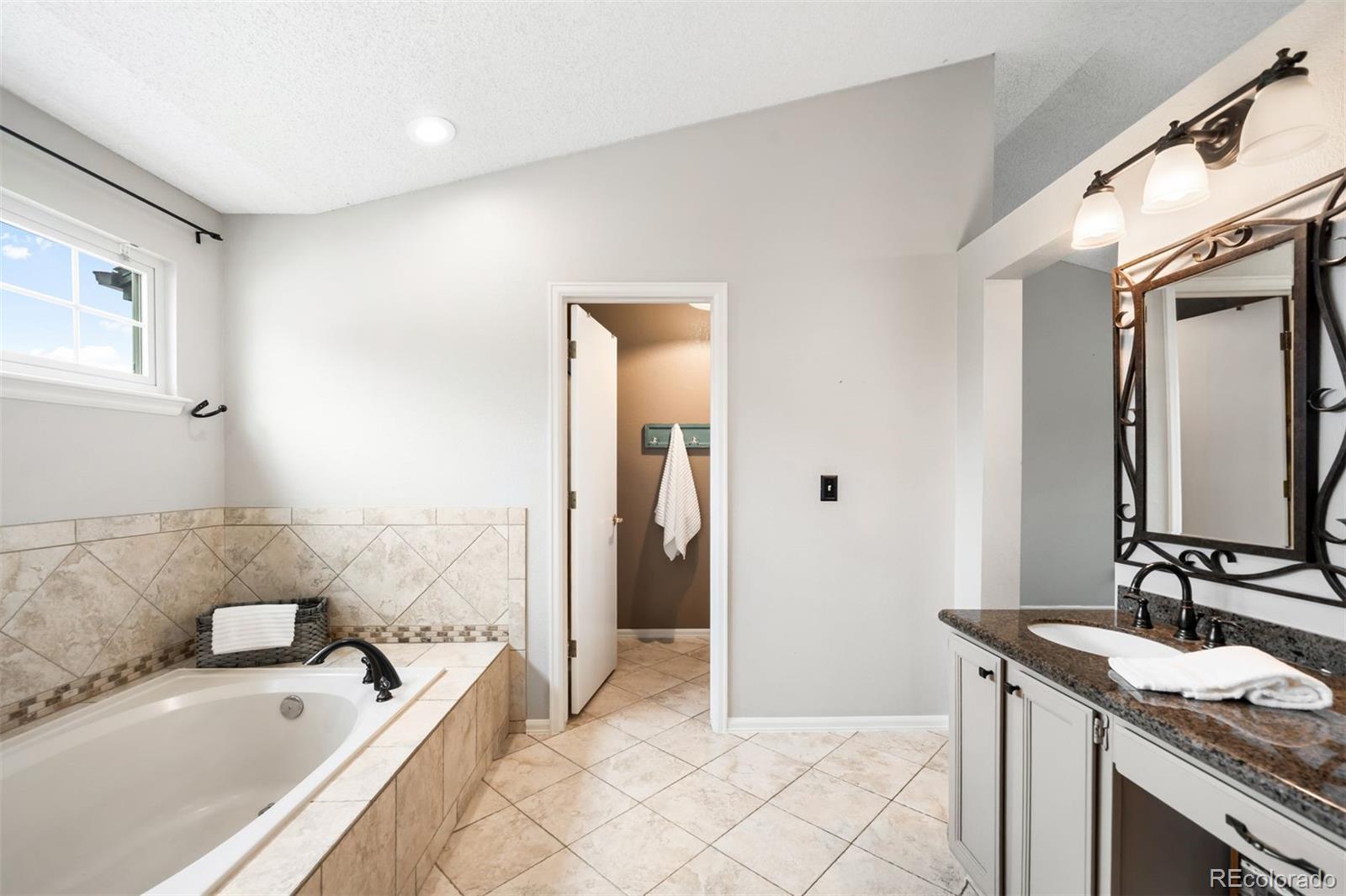 8288 W Chestnut Avenue